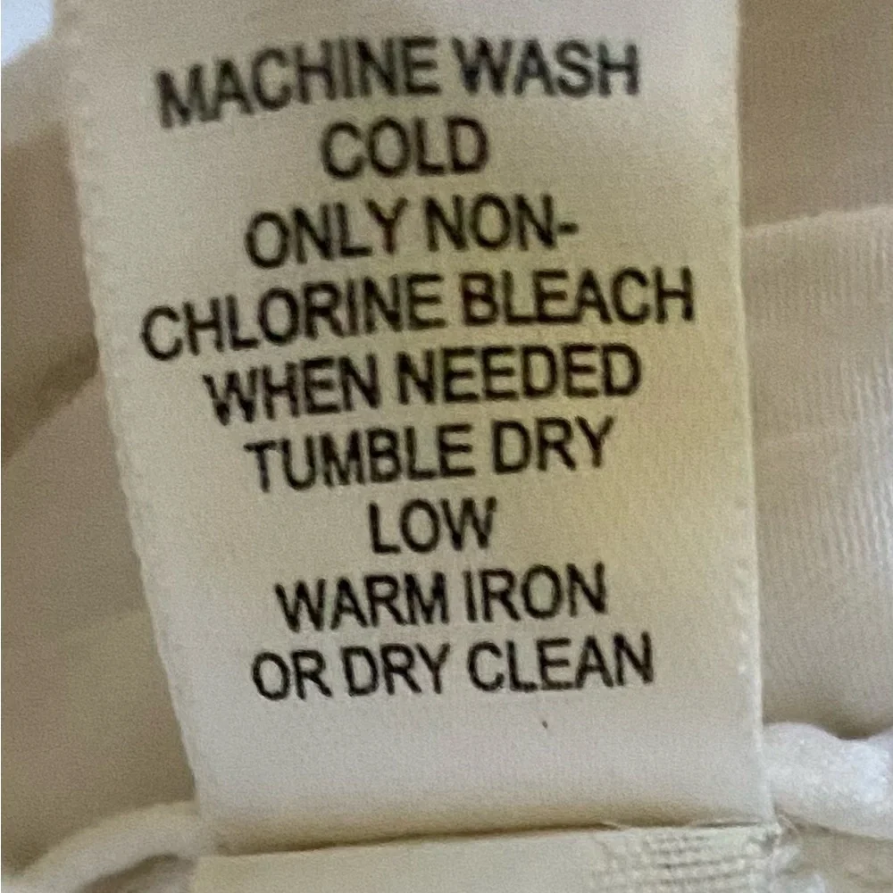 Banana Republic Women’s Sz 2 Martin Fit White  Cotton Blend Twill Stretch Shorts